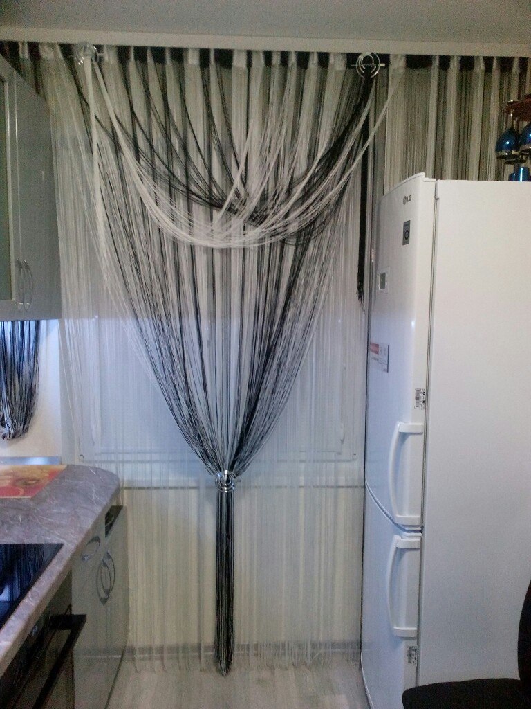 Кисея шторы в интерьере кухни фото